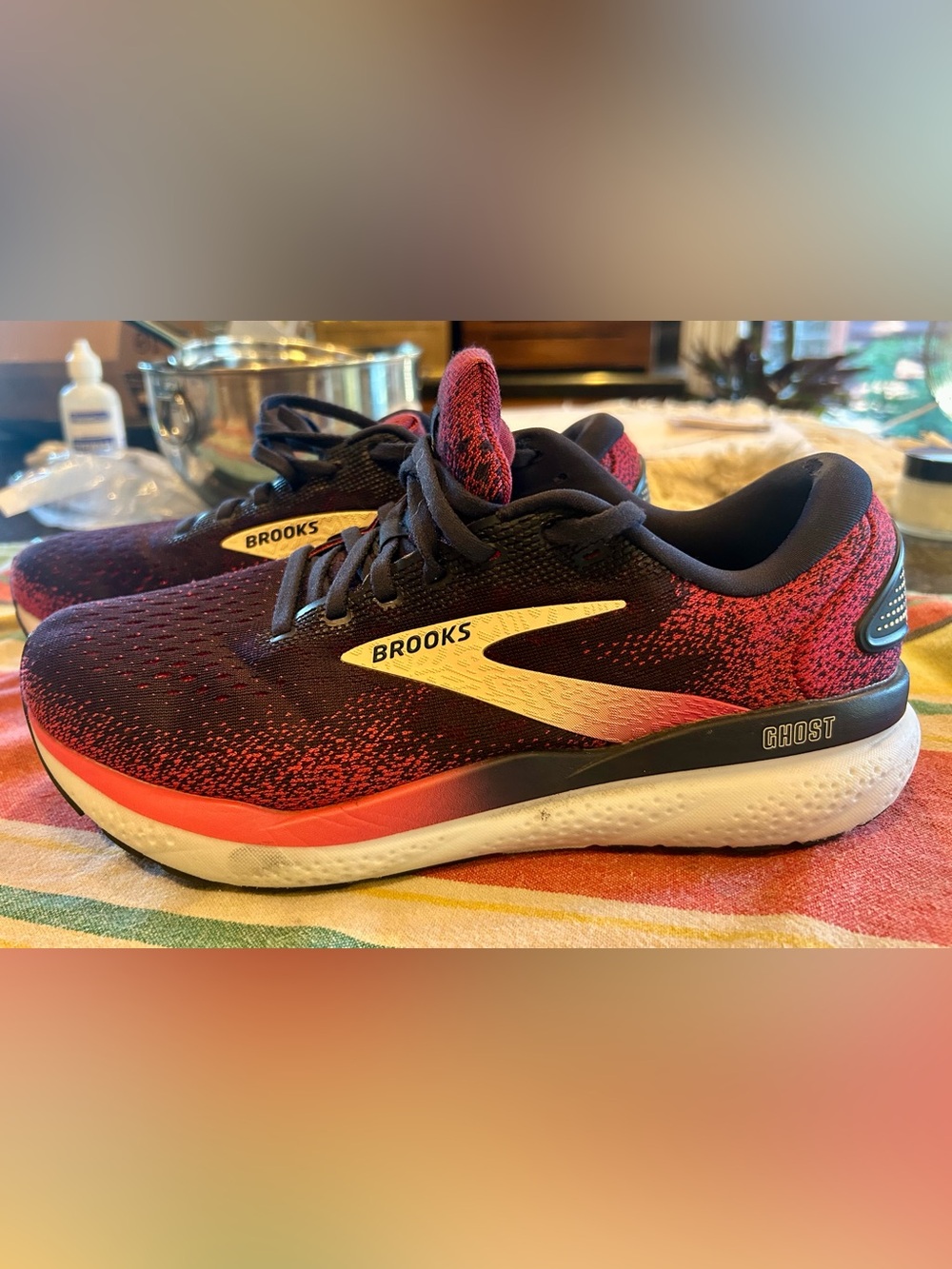 Excellent condition Brooks Ghost 16 pink and blue running shoes, women size 9 - Picture 8 of 9